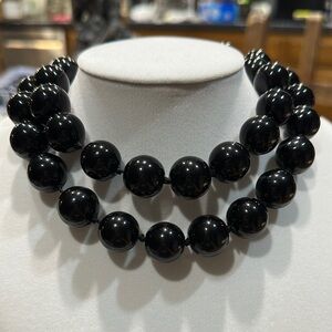 Elegant Black Beaded Necklace